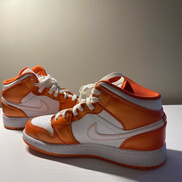 Nike air jordan’s orange - Picture 3 of 4